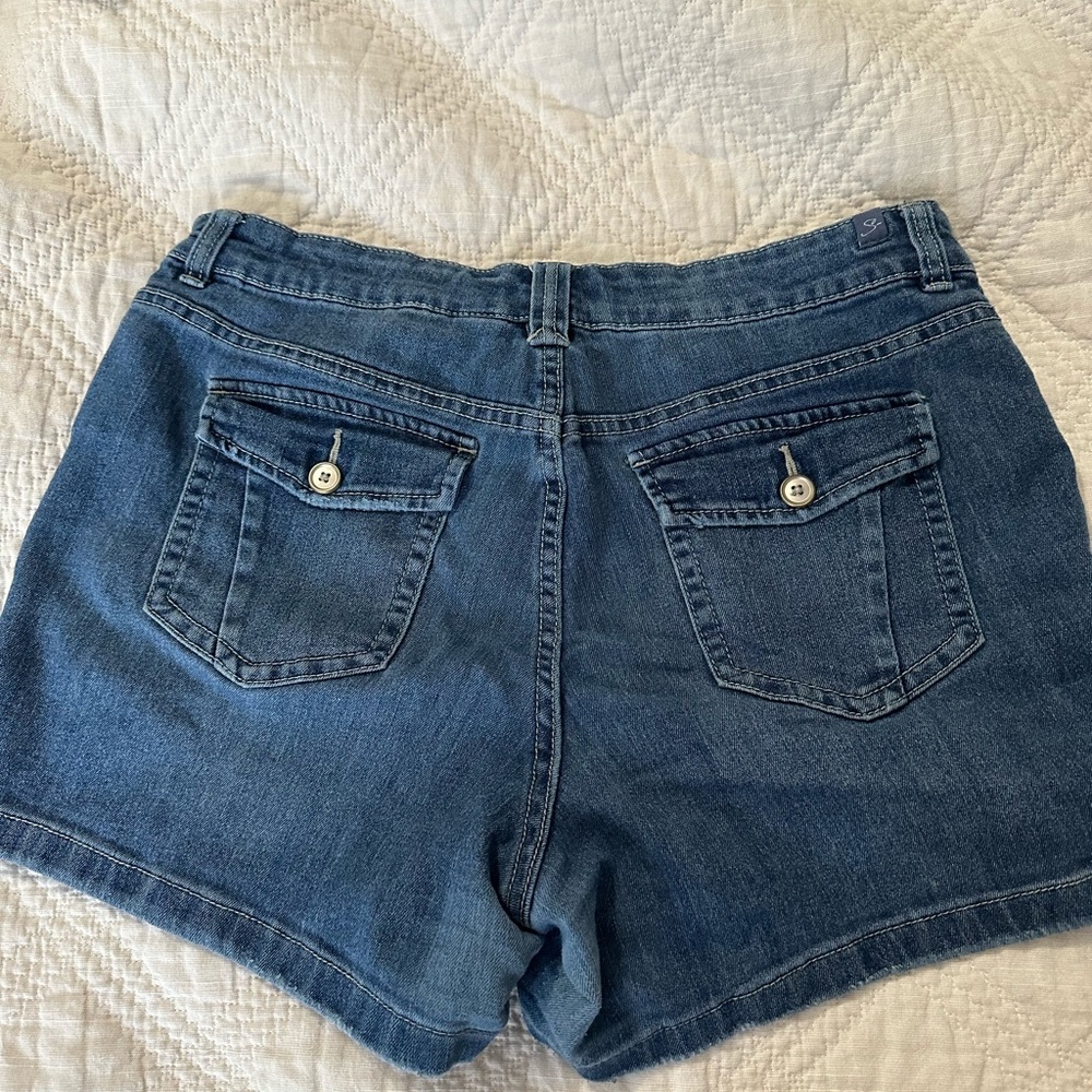 Jean Shorts - Picture 3 of 3